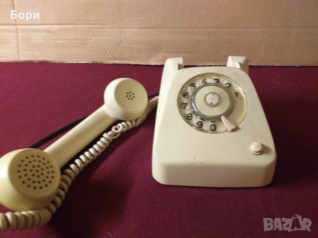 Стар телефон, снимка 3 - Стационарни телефони и факсове - 34595416
