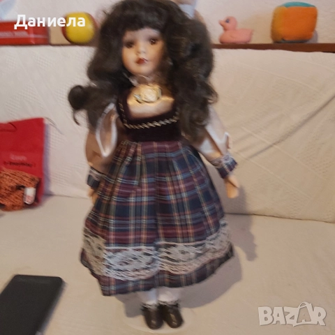 Продавам порцеланова кукла, снимка 3 - Кукли - 52158285