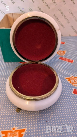 Обла кутия за бижута , снимка 2 - Бижутерийни комплекти - 53848758