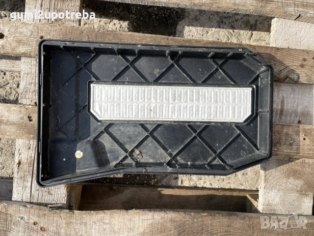 Капак Акумулатор 7L0864643B Porsche Cayenne 3.0D 92A/EG22/2012, снимка 2 - Части - 53157297