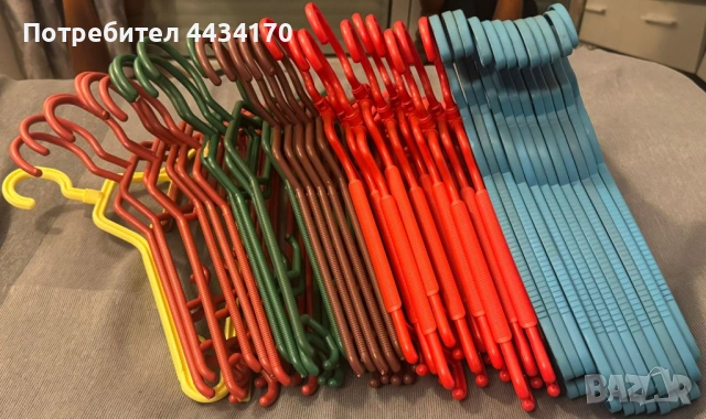 Спешно! Пълен чувал със закачалки за дрехи – Пластмасови – Добро състояние - 38 броя