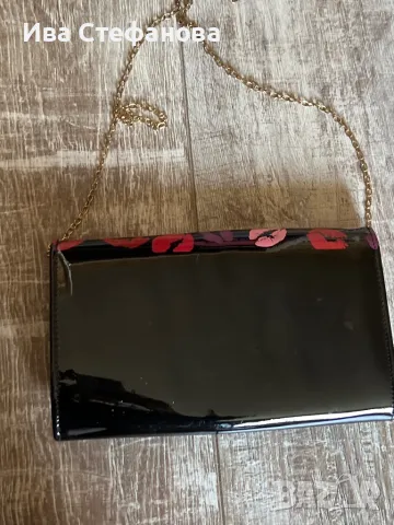 Нова черна парти коктейлна официална ежедневна лачена чанта целувки устни , снимка 2 - Чанти - 47319835