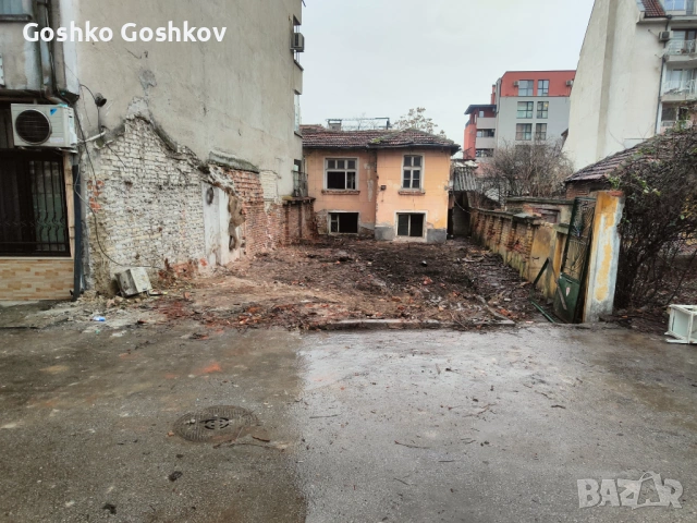 Парцел със стара къща срещу болница Пълмед, снимка 2 - Парцели - 53446597