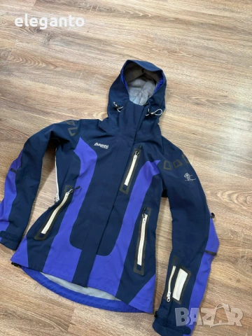 Висок клас дамско !  Bergans of Norway Svartisen Recco Dermizax 15.000mm Hard Shell Snow Alipne Jack, снимка 2 - Якета - 53708596