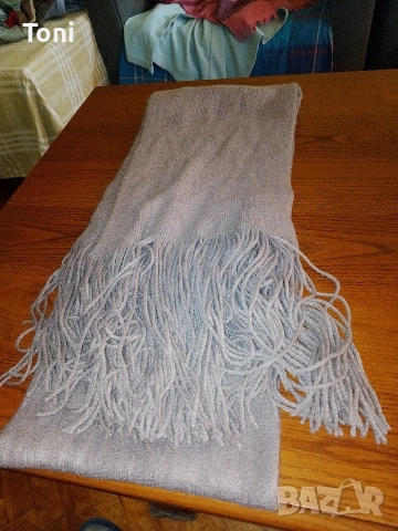 женски шал цената е по договаряне 