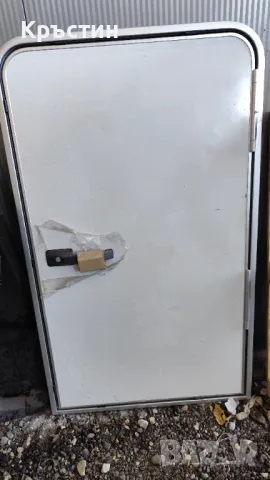 Врата за кемпер или каравана 