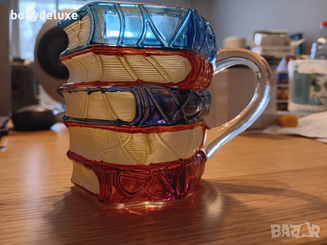 3D чаша с рисувани книги, за любителите на литературата, многоцветна