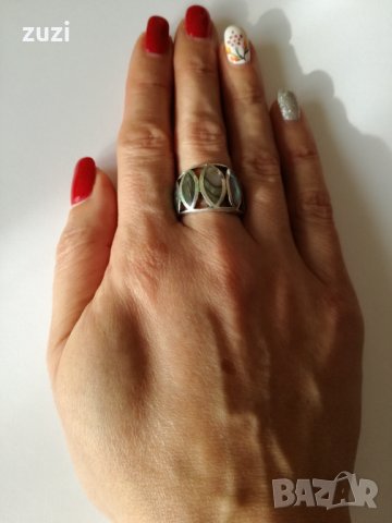 Сребърен пръстен с цветен седеф .Сребро проба 925.
