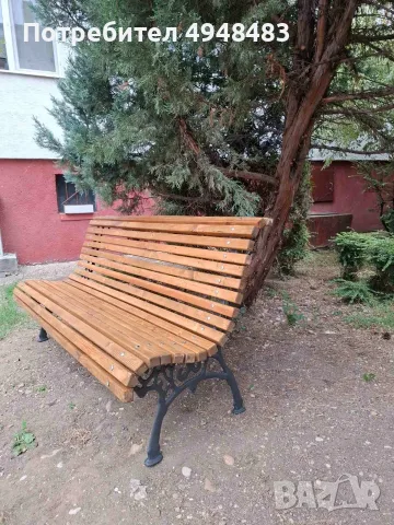 Дървена пейка с чугунени крака