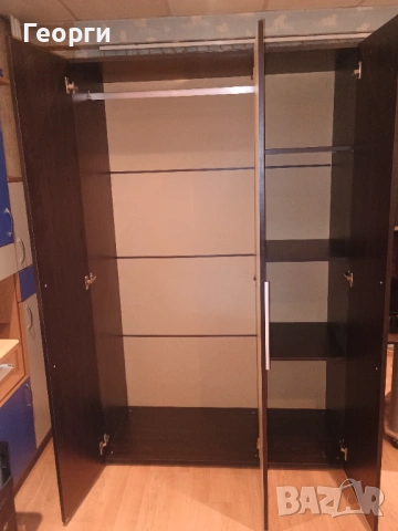 Продавам трикрилен гардероб., снимка 2 - Гардероби - 53287352