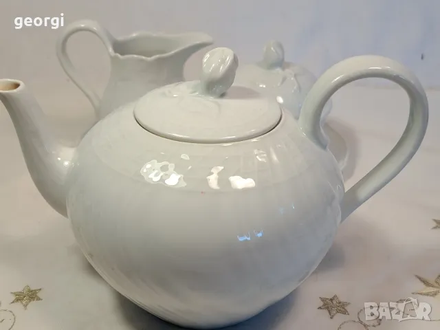 немски порцеланов чайник с поднос, захарница и латиера Hutschenreuther "Dresden" 

7/2, снимка 4 - Сервизи - 49778480