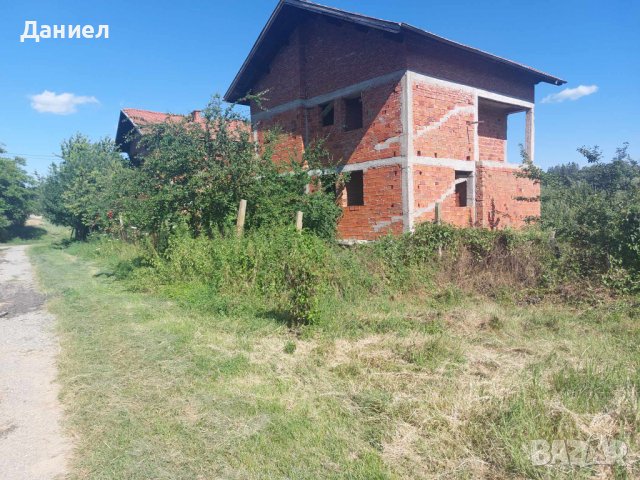 Продавам самостоятелна къща на 2 етажа с таванско и сутерен, снимка 8 - Къщи - 41510689