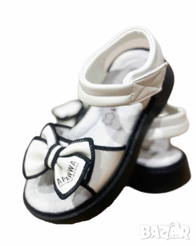 Детски сандали Apawwa 33 размер+подарък черни цвички нови