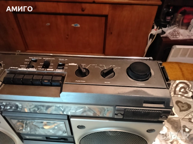 Продавам радио касетофон HITACHI TRK–8200E, снимка 3 - Радиокасетофони, транзистори - 53486227