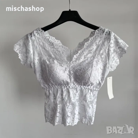 Дантелен топ НОВ с етикет