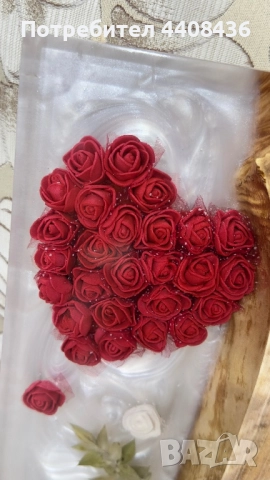 Дъска от орех и епоксидна смола със мини розички, снимка 2 - Други - 51954349