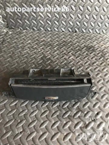 Централно отделение за съхранение на таблото за KIA Carnival (2006–2010) 4D846-25600