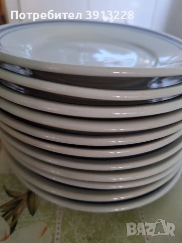 Сервиз порцелан 29 части български.Много здрав!