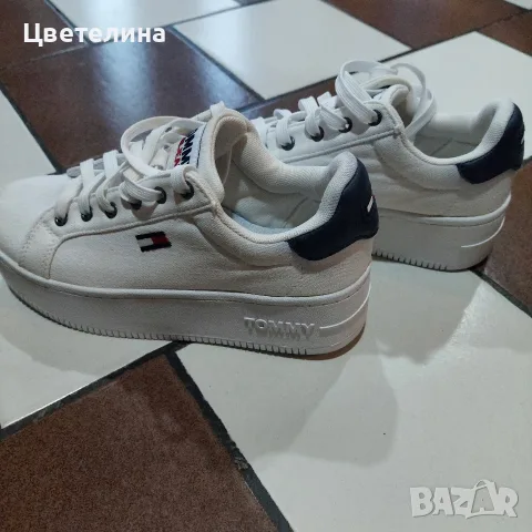 Бели сникърси Tommy jeans