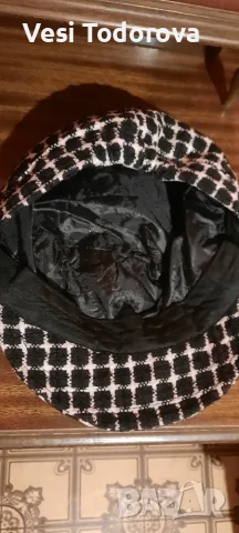Дамски зимни шапки , снимка 14 - Шапки - 56275249