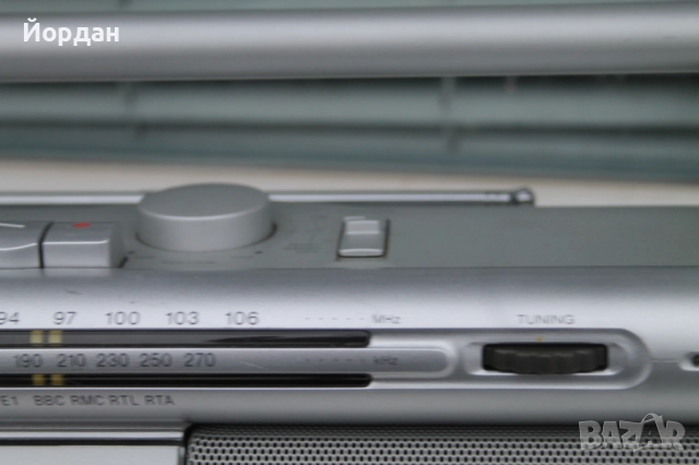 Радио касетофон ''Sony CFM 20L'', снимка 4 - Радиокасетофони, транзистори - 52367439