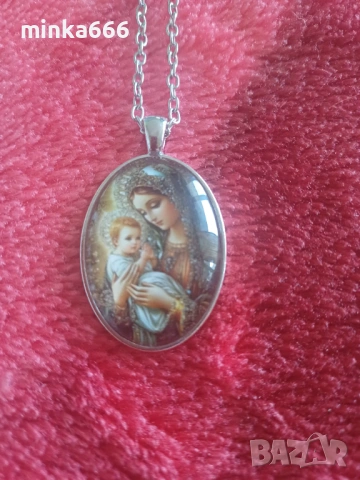 Красиво сребърно колие с Дева Мария