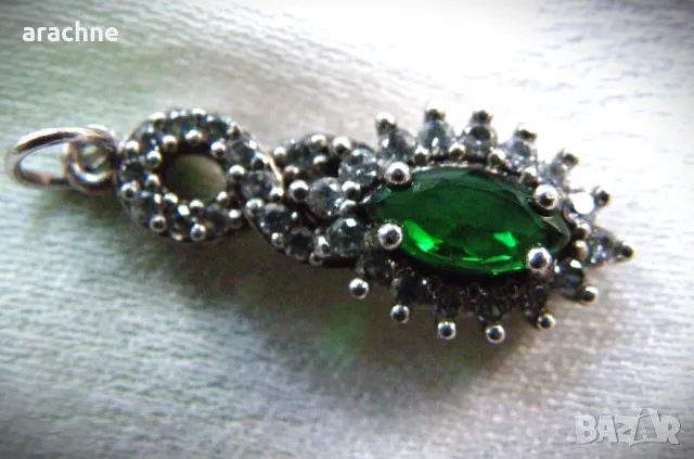 Сребърен медальон с верделит и топази, снимка 2 - Колиета, медальони, синджири - 48165985