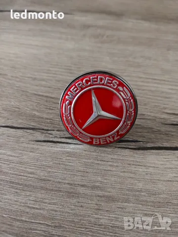 Червена емблема за решетка Mercedes 38 мм – съвместима с S-Class W221, E-Class W211 и W212