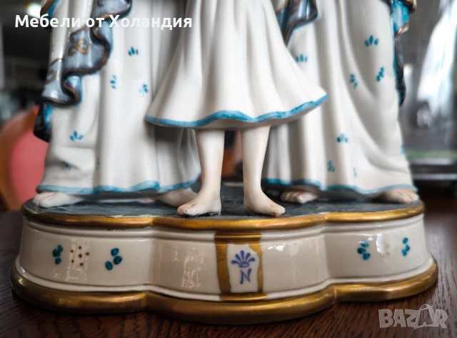 Порцеланова статуетка Capodimonte, снимка 3 - Статуетки - 50999877