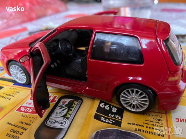 Golf R32 Maisto 1:24, снимка 7 - Колекции - 41977569