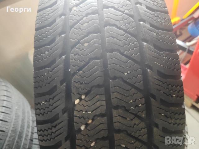 2бр.зимни гуми 215/60/17C Semperit