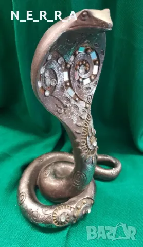 Фигура на змия от полирезан