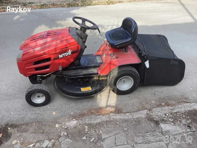 Продавам трактор косачка MTD.
