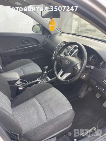 Kia Ceed SW 1.6 CRDI 2012, снимка 4 - Автомобили и джипове - 53719855