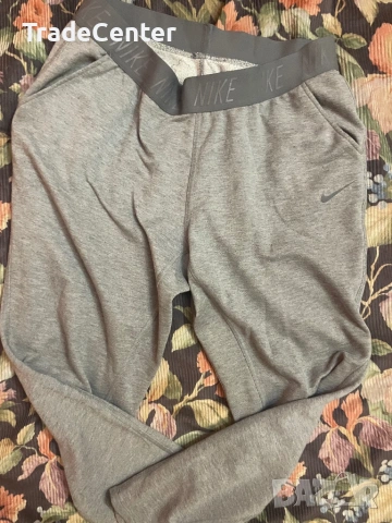 Nike L размер , снимка 2 - Спортни дрехи, екипи - 53566682