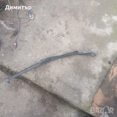 Рамо Задна Чистачка За Нисан Алмера Тино 2002г / Nissan Almera Tino 2002y