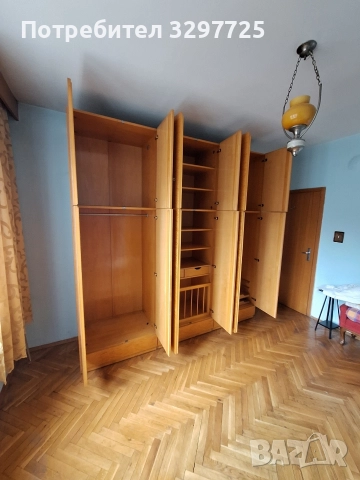 Продавам четирикрилен лакиран гардероб 🧥👗🌲Бял бор🌲, снимка 13 - Гардероби - 52580160