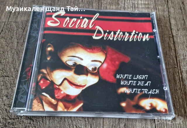 Компакт Дискове - Рок Метъл: Social Distortion - White Light, White Heat, White Trash