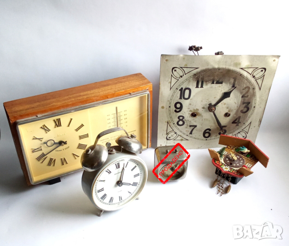 Стари часовници, снимка 1 - Антикварни и старинни предмети - 44742398