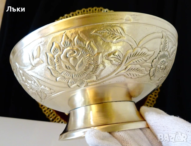Бронзова бонбониера,съд за сервиране,релефни рози. , снимка 2 - Антикварни и старинни предмети - 53036361