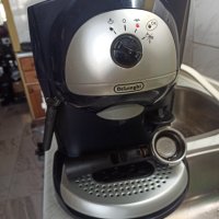 Кафемашина Делонги с ръкохватка с крема диск, работи отлично и прави хубаво кафе с каймак , снимка 3 - Кафемашини - 42310539