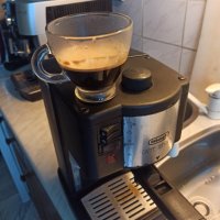 Кафемашина Делонги Тревизо с ръкохватка с крема диск, работи отлично и прави хубаво кафе с каймак , снимка 2 - Кафемашини - 41282075