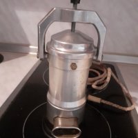 Унгарска малка алуминиева кафеварка от соца.
, снимка 4 - Кафемашини - 44164146