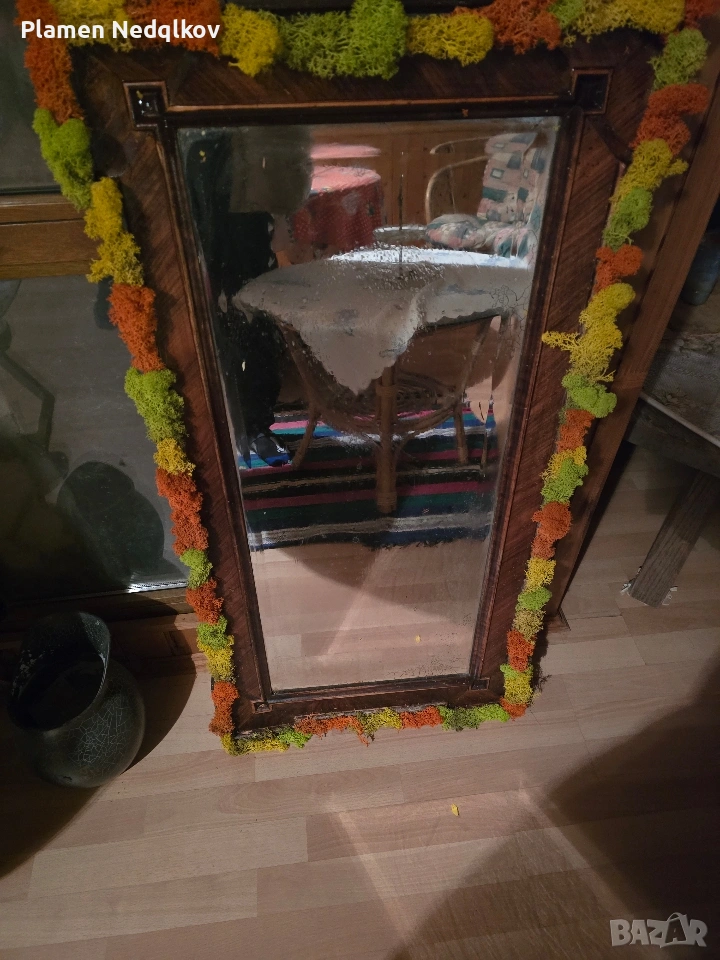 Старо огледало със масивна дървена рамка., снимка 1