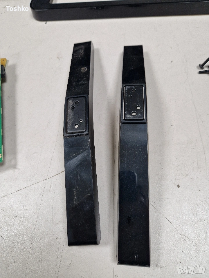 Стойка крачета за ТВ TOSHIBA 65UV2363DG , снимка 1