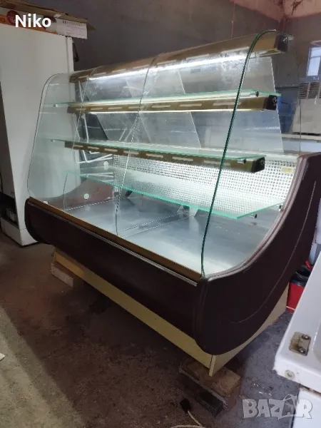 Хладилна витрина , снимка 1