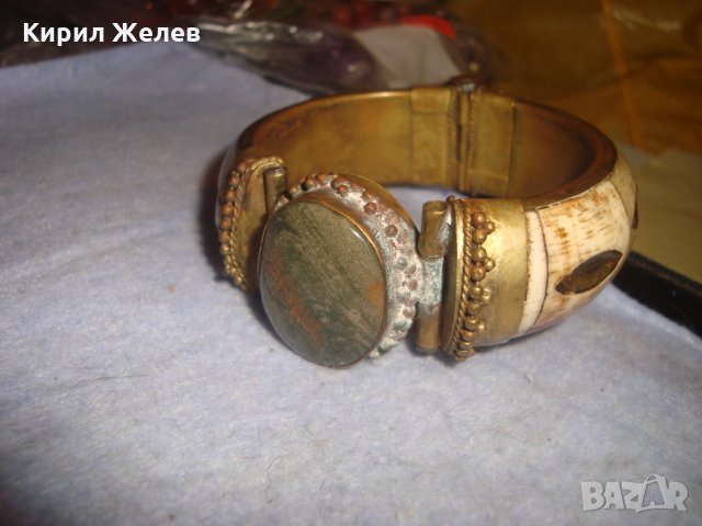 СТАРА НЕФРИТЕНА ТИБЕТСКА ЕТНОГРАФСКА БРОНЗОВА ГРИВНА с ОБКОВ от РОГ МАЙСТОРСКА РЪЧНА ИЗРАБОТКА 26205, снимка 2 - Антикварни и старинни предмети - 35996878