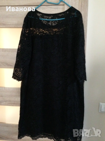 Нова черна дантелена рокля за макси дама.