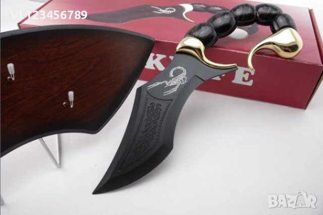 Колекционерски нож с форма и дизайн на Скорпион+стойка