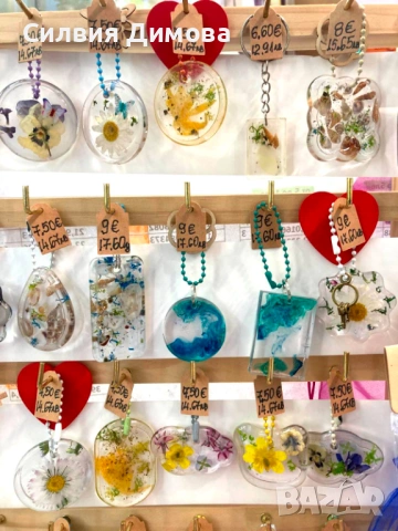 Ръчно изработени колиета, ключодържатели, висулки за подарък, снимка 1 - Ръчно изработени сувенири - 51284475